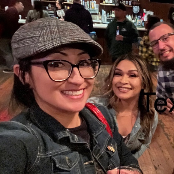 Meet your Posher, Evelyn - Picture 2 of 3